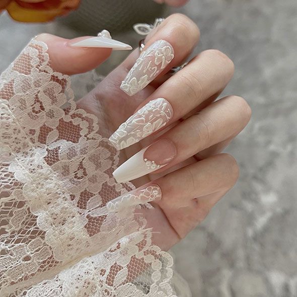 Classy Bridal Fingernails White Wedding Nails Art sunifty Classy Bridal Fingernails White Wedding Nails Art sunifty