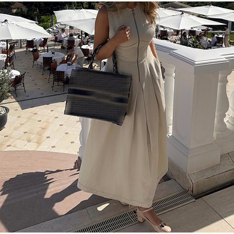 Modest Slimming Sleeveless Long dress With Zip At Front